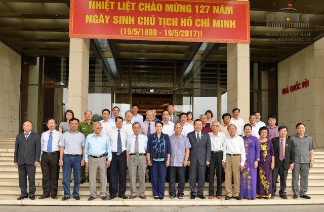 Chủ tịch Quốc hội Nguyễn Thị Kim Ngân gặp mặt Đoàn các đồng chí trong Ban Thường vụ Tỉnh ủy Yên Bái qua các thời kỳ